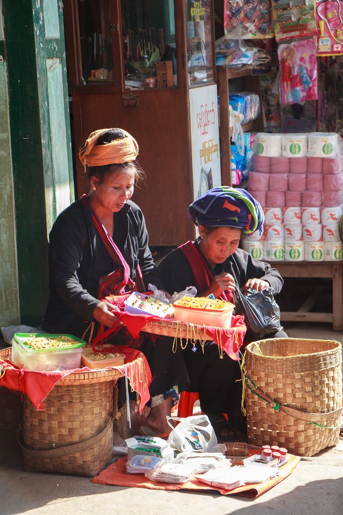 14-In the central market.jpg